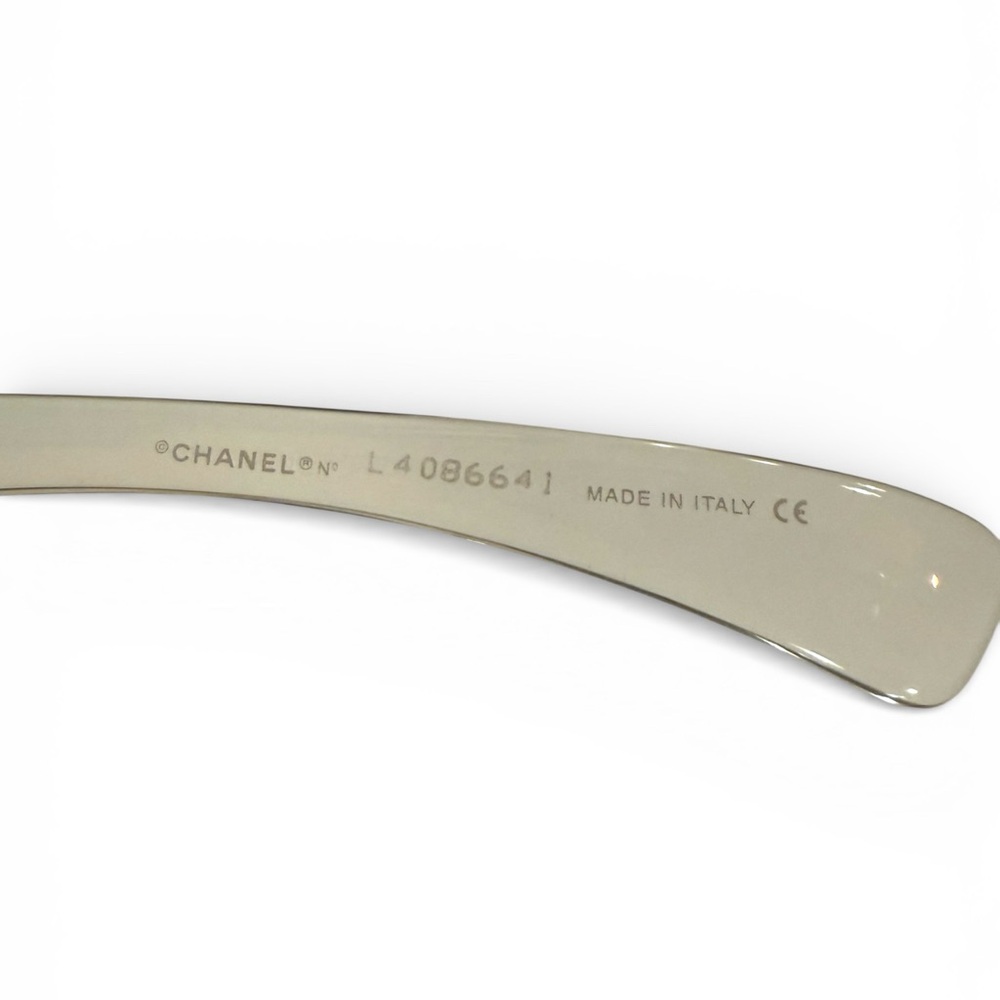 CHANEL Rare Iridescent Blue Vintage CC Logo Sunglasses - Picture 13 of 14